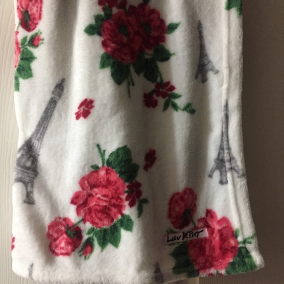 Betsy Johnson throw, NWT - Picture 4 of 7